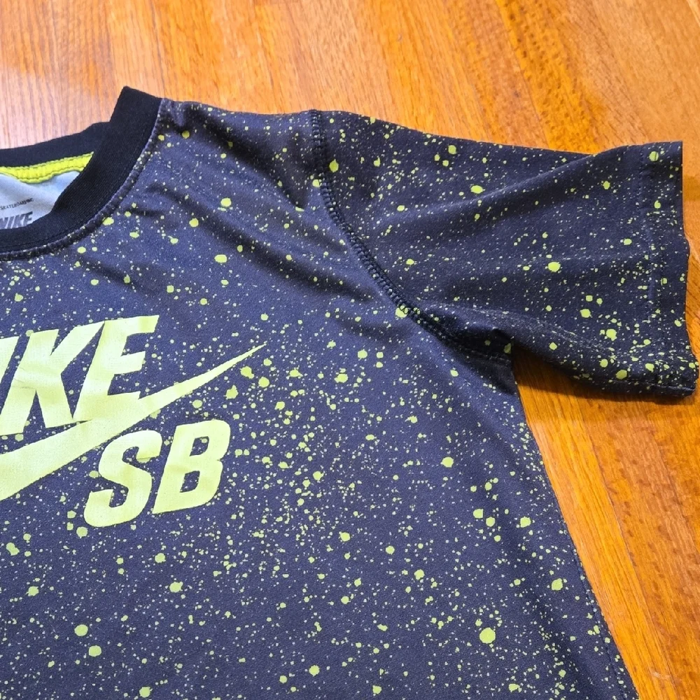 Nike Kids Medium Splatter Black‎ Neon Green Dri-Fit Skateboarding Crew Neck Tee
